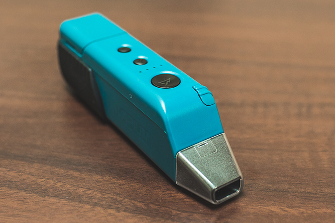 The Vapium Summit Plus vaporizer in blue.